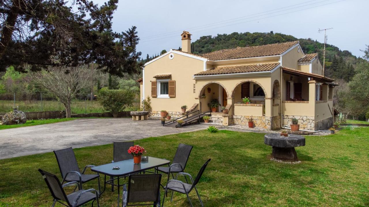 Villa Haris Gazátika Exteriör bild